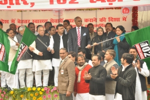 The 102 National Ambulance Service (for pregnant mothers and neonates) was launched by Hon. Chief Minister of Uttar Pradesh Sri. Akhilesh Yadav on 17th of January, 2014